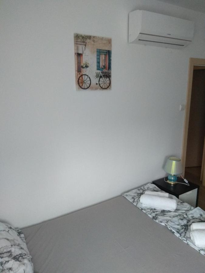 Apartment Domagoj, Novalja Ngoại thất bức ảnh