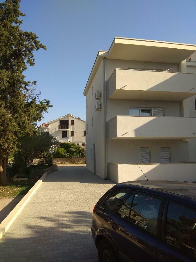 Apartment Domagoj, Novalja Ngoại thất bức ảnh
