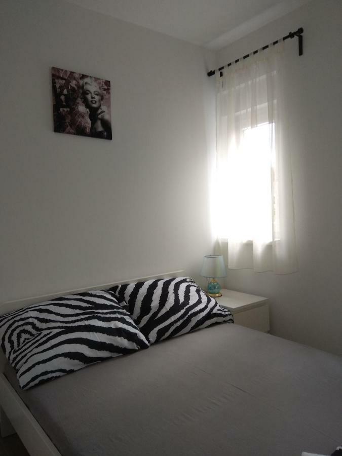 Apartment Domagoj, Novalja Ngoại thất bức ảnh